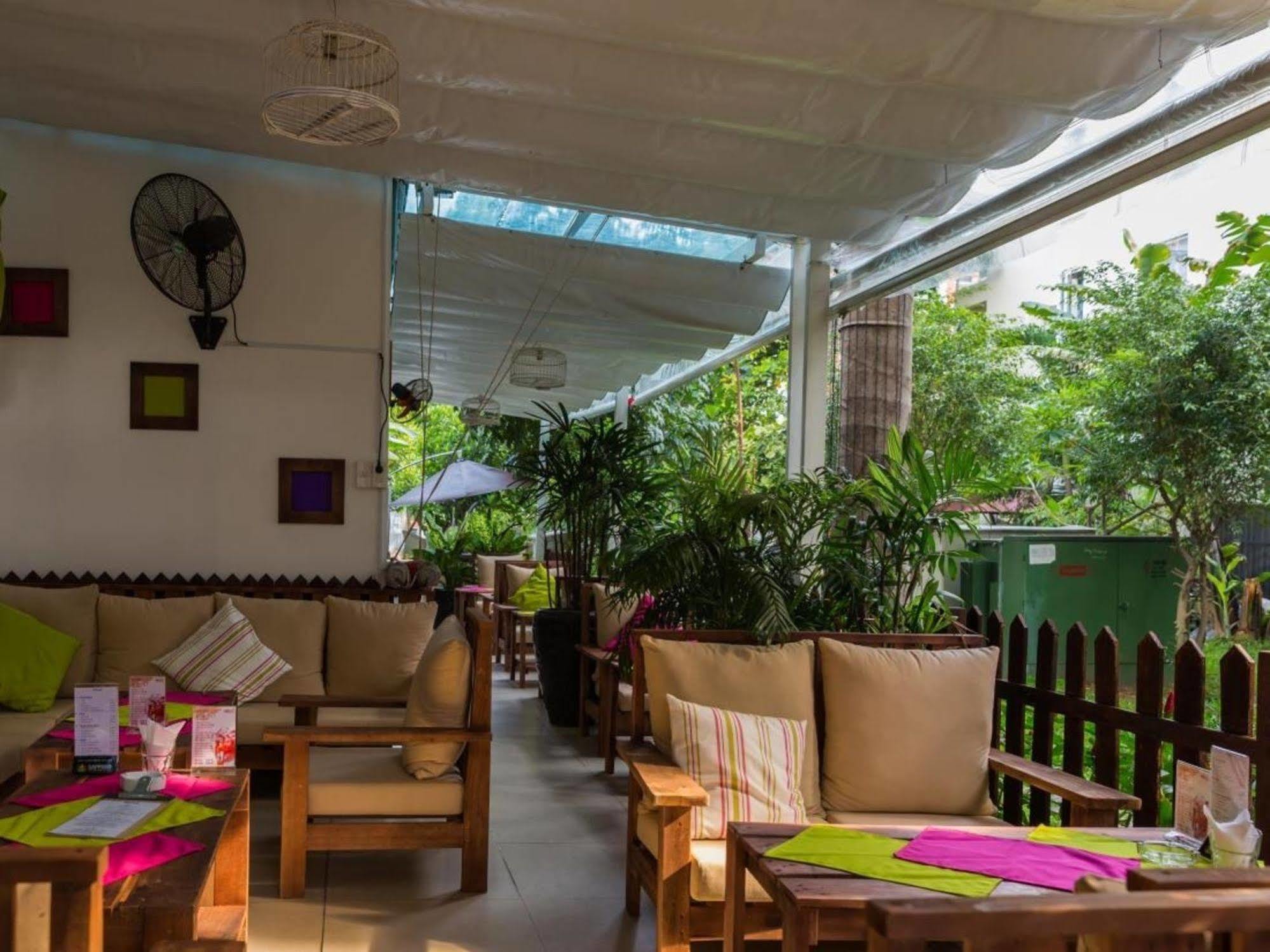 Crown Diamond Hotel - Phu My Hung District 7 Cidade de Ho Chi Minh Exterior foto